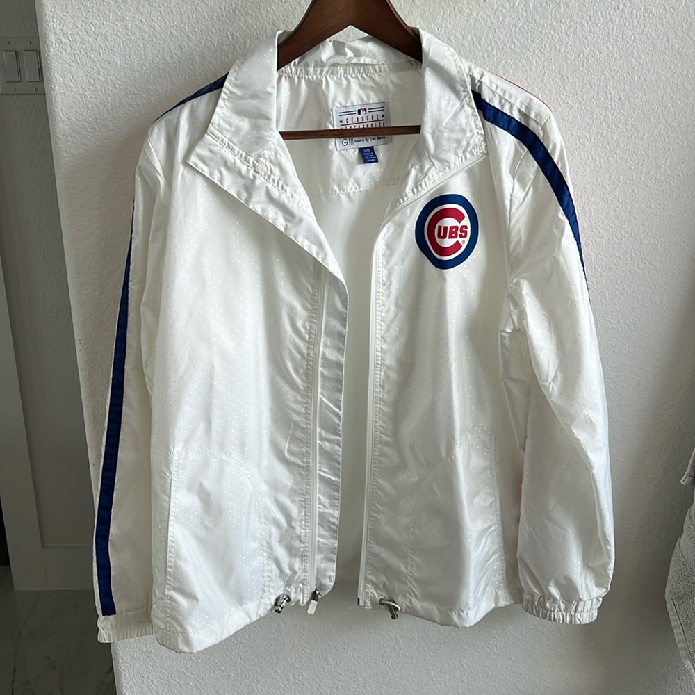 Genuine merchandise, Chicago Cubs windbreaker. Size L